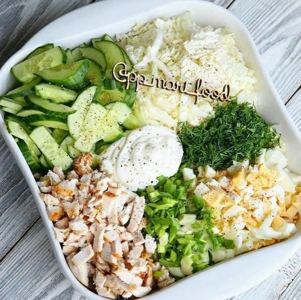 Салат с курицей и пекинской капустой