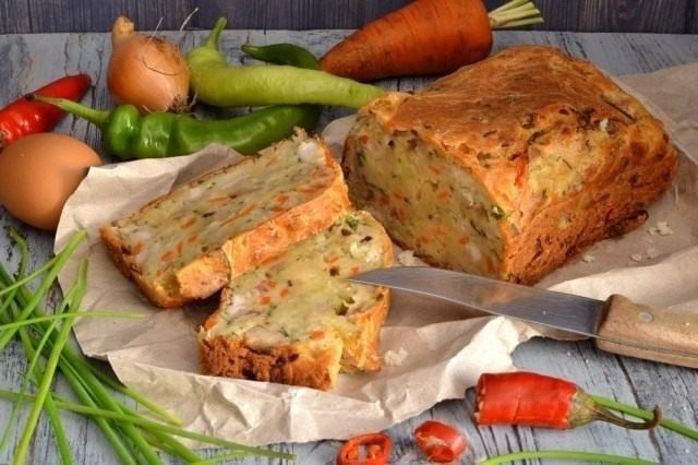 Грибной пирог с курицей и овощами