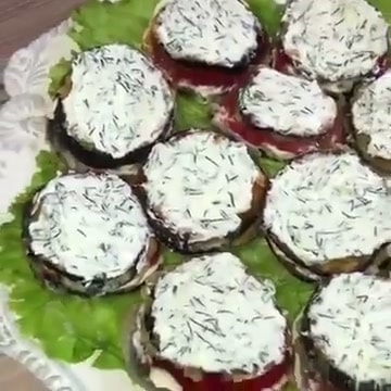 Закуска из баклажанов с творожным сыром и помидорами