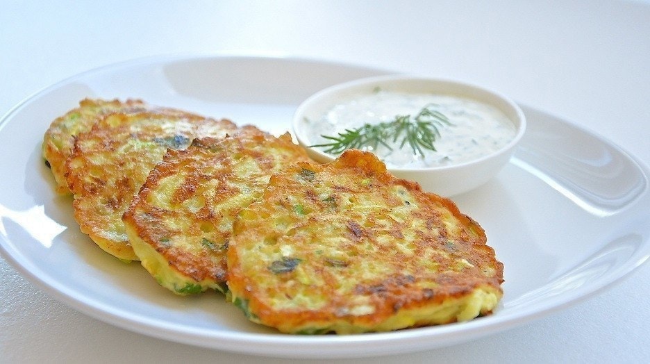 Оладьи из кабачков с сыром и чесноком