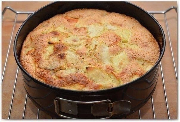 Классическая шарлотка с яблоками и корицей