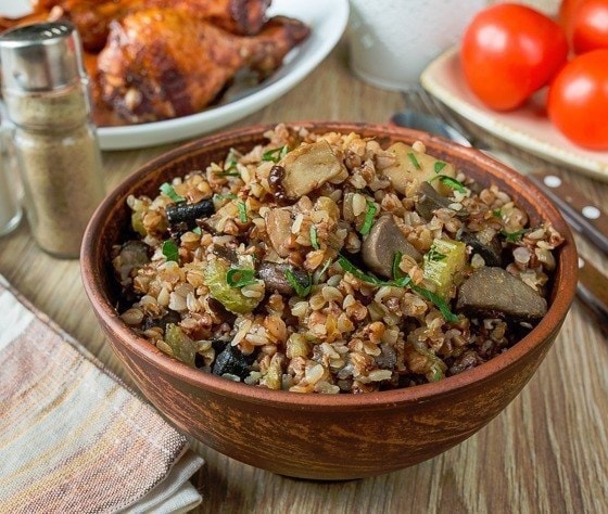 Гречневая каша с овощами и грибами