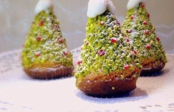 Бисквитные пирожные Елочки