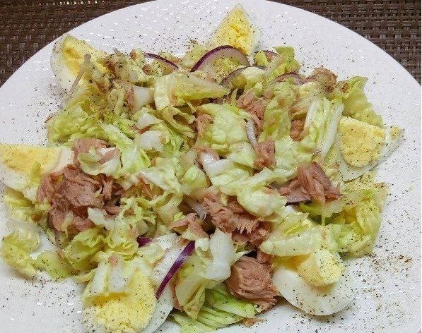 Салат с тунцом и пекинской капустой
