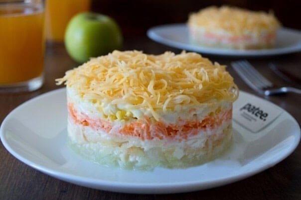 Французский салат с яблоком и морковью