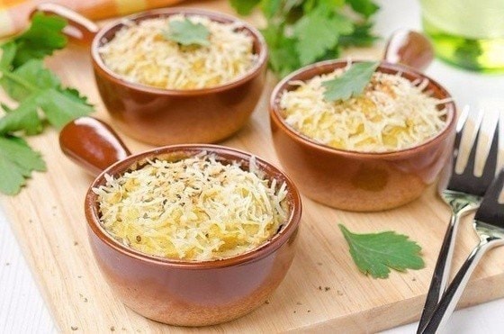 Запеканка из курицы под пюре из цветной капусты