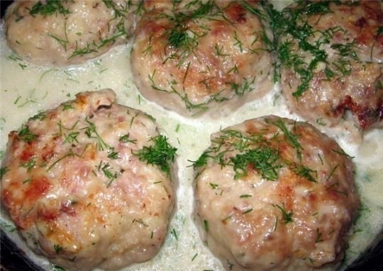 Куриные котлетки в духовке с йогуртовым соусом