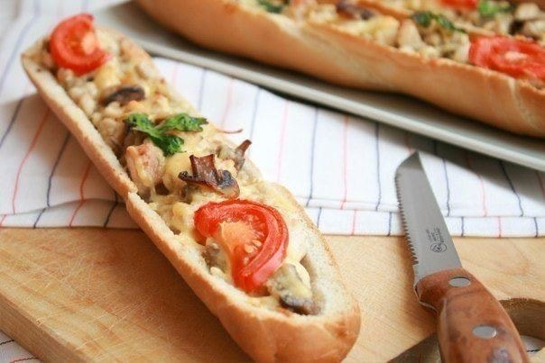 Багет, фаршированный курицей и грибами