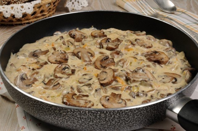 Курица с шампиньонами в кефире