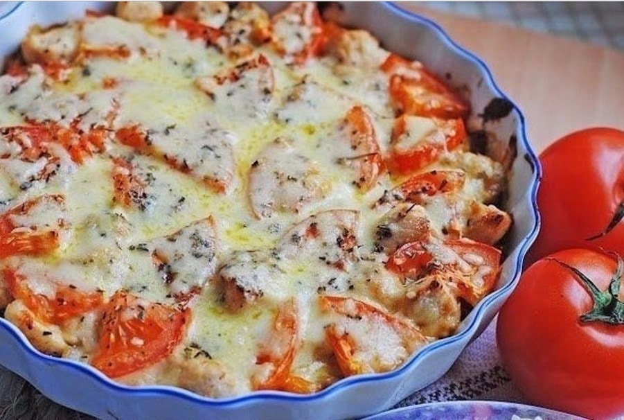 Запеканка с куриным филе и помидором