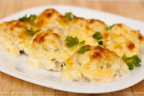 Куриные шарики в сырно-йогуртовом соусе