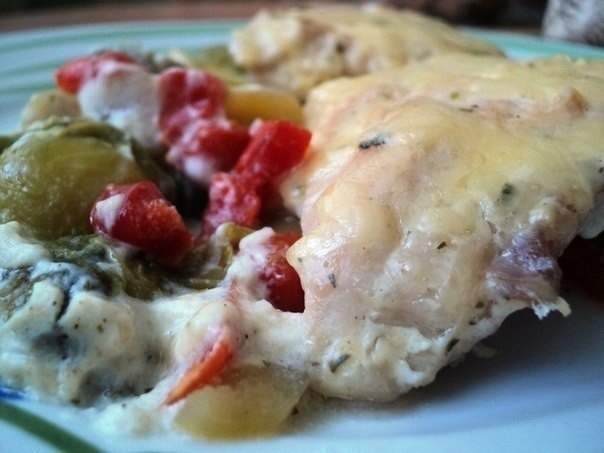 Куриная грудка, запеченная с овощами