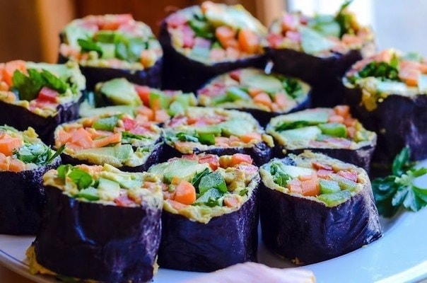 Овощные роллы с хумусом