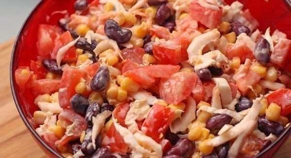 Салат с фасолью, кукурузой и китайской капустой