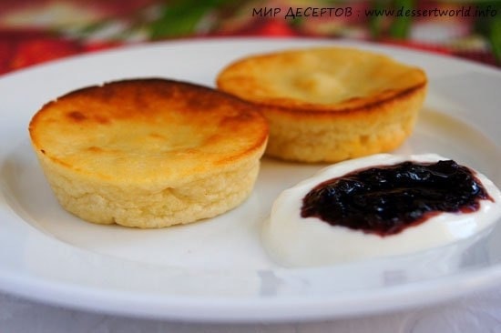 Печёные сырники с бананом и изюмом