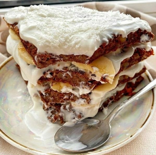 Шоколадно-ореховый тортик с творожным кремом и бананом