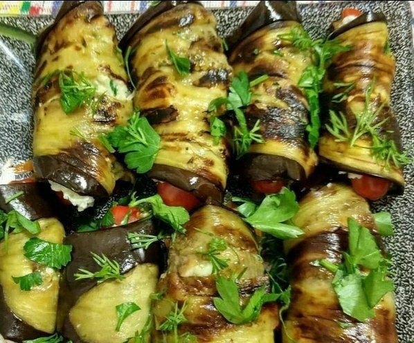 Рулетики из баклажанов с сыром и черри