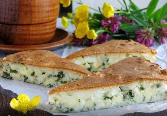 Пирог с зеленым луком и яйцом
