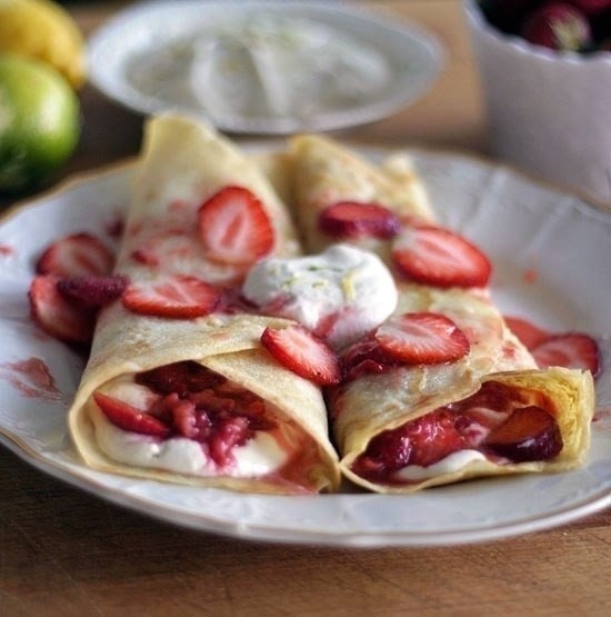 ПП блинчики с творогом и клубникой