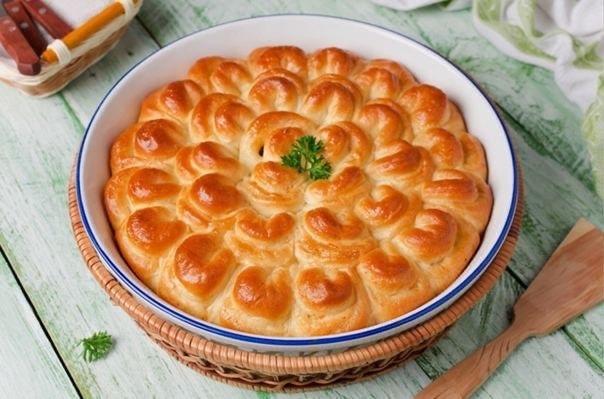 Пирог с мясом Хризантема