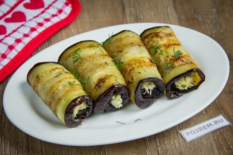 Рулетики из баклажанов с сыром и чесноком