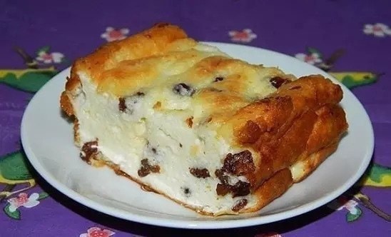 Творожная запеканка с изюмом