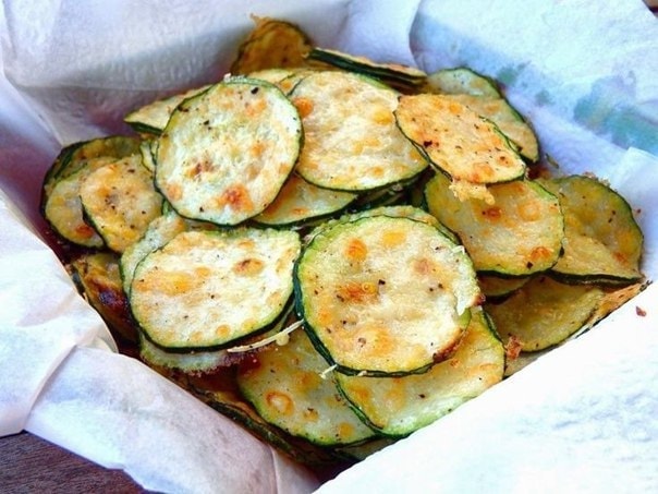 Чипсы из кабачка с сыром