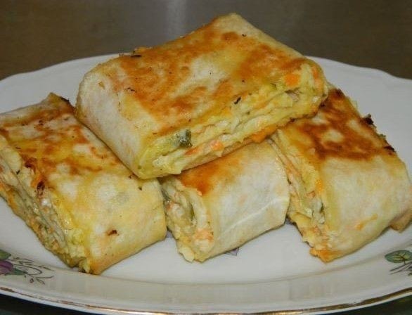 Хрустящий рулет из лаваша с овощами