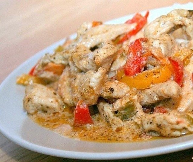 Тушеная курица с овощами