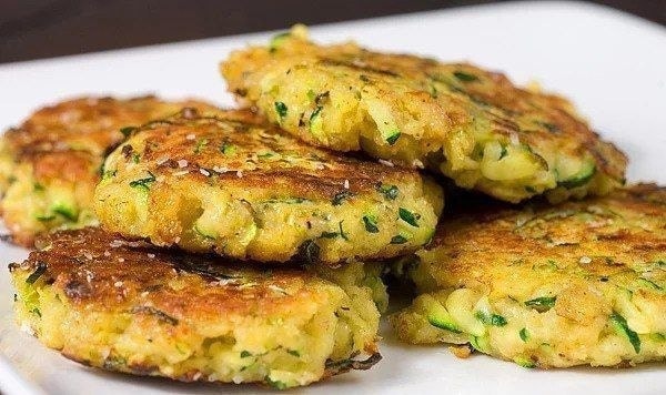 Куриные оладьи с кабачком и сыром