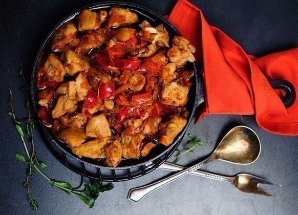 Тушеная куриная грудка в соевом соусе