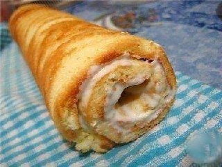 Бисквитный рулет со сметанным кремом