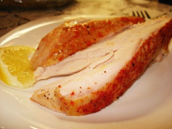 Запеченная куриная грудка с паприкой