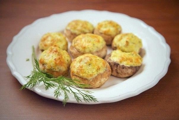 Фаршированные шампиньоны с картофелем и сыром
