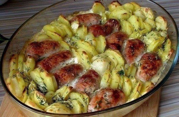 Котлетки с картошкой в сметанно-томатном соусе