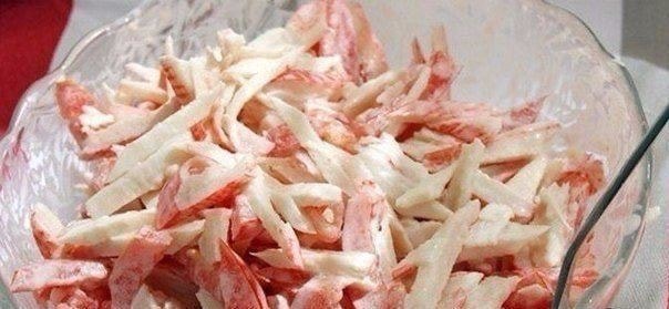 Салат из крабовых палочек с помидорами