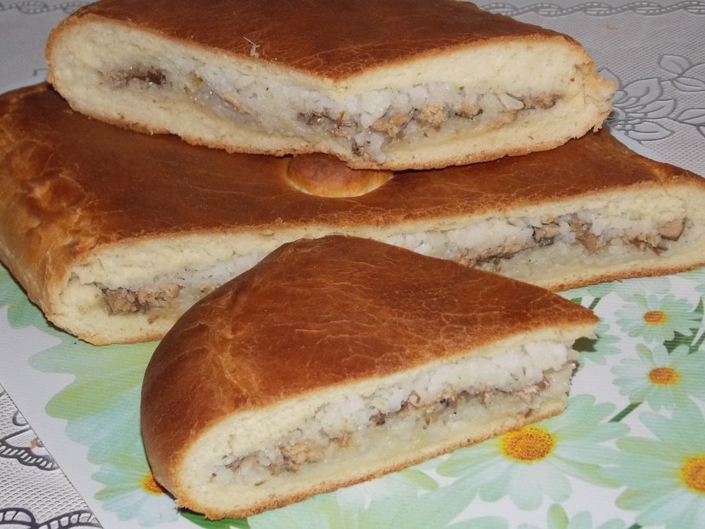 Пирог с мясным фаршем из дрожжевого теста