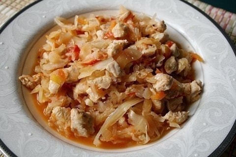 Тушёная капуста с курицей