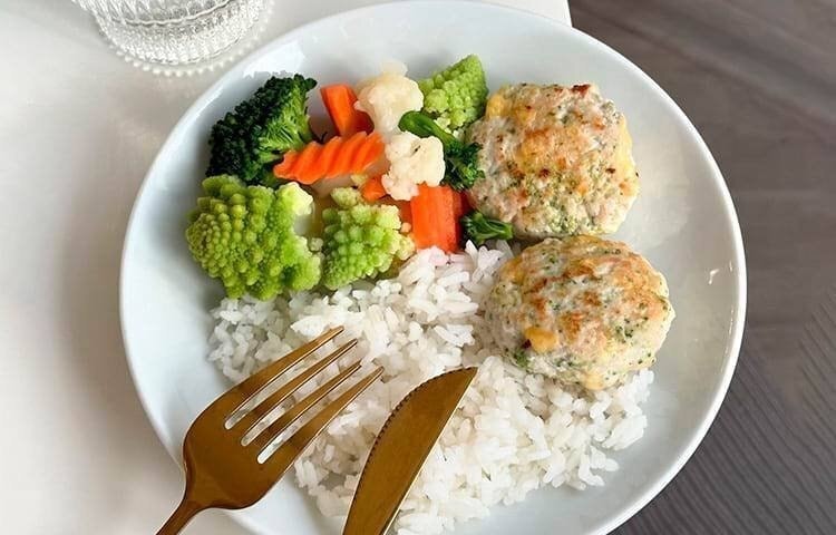Котлеты из индейки с брокколи и сыром