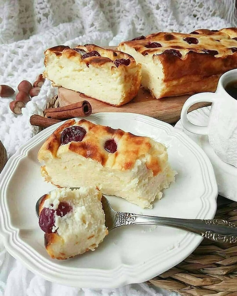 Нежнейшая творожная запеканка с вишней