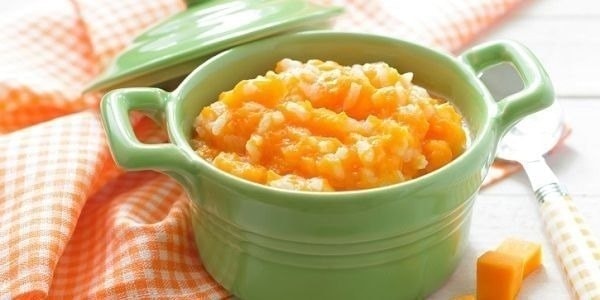 Овсяная каша с яблоками