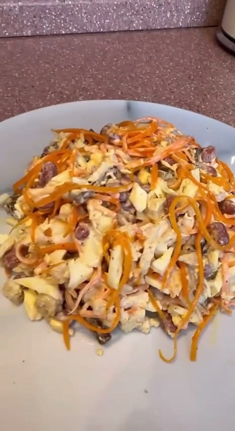 Салат с курицей, фасолью и морковью по-корейски