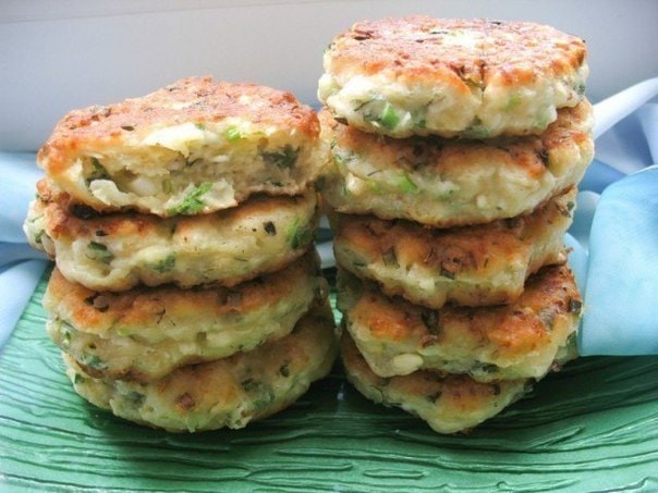 Фитнес-сырники с сыром и зеленью