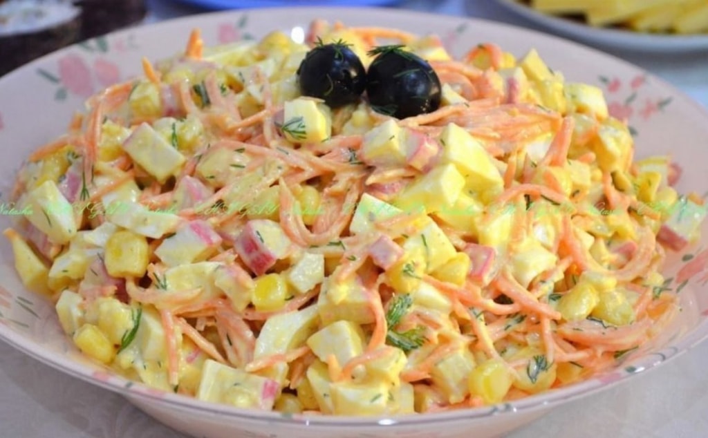 Салат Валерия с корейской морковью и крабовыми палочками