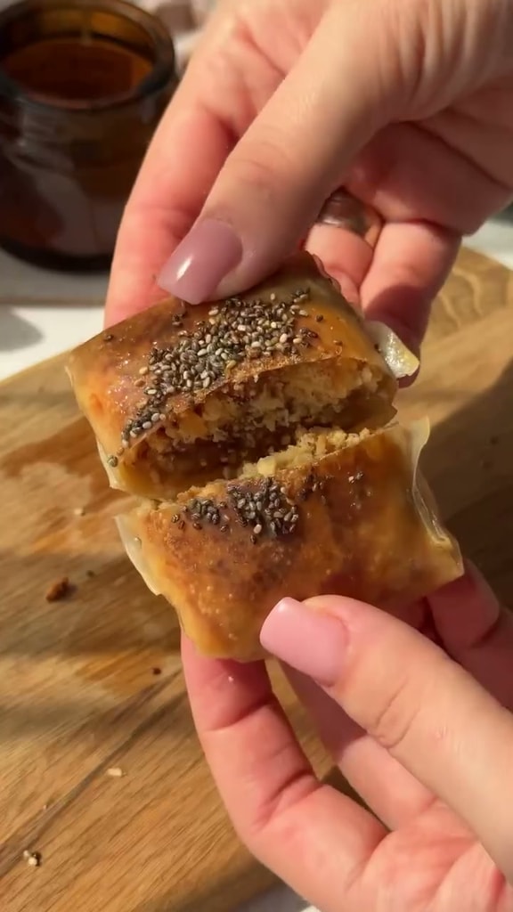 Хрустящие полезные слойки из рисовой бумаги с яблоком