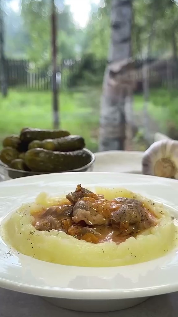Тушёные куриные желудки в соусе