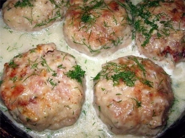 Куриные котлеты в духовке с йогуртовым соусом