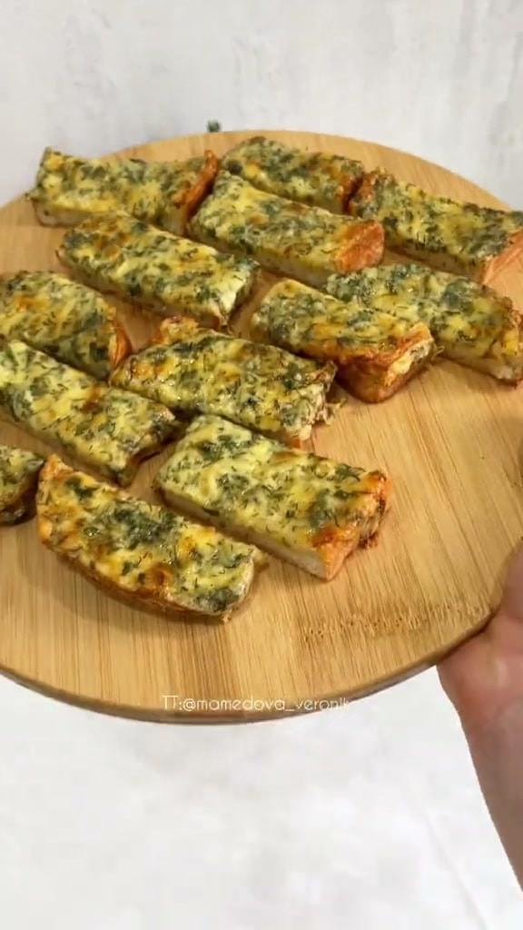 Сырная закуска на хлебе