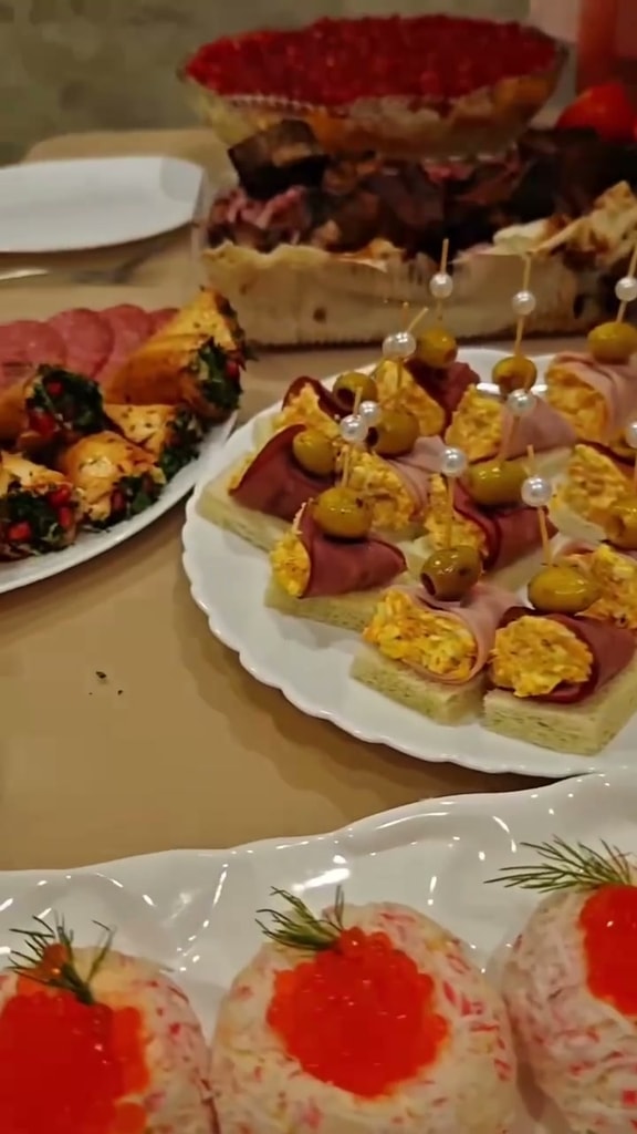 Закусочные шарики с крабовыми палочками и икрой