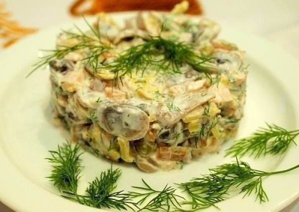 Салат с шампиньонами и курицей